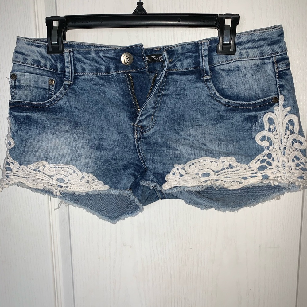 Ow rise blue jean shorts with white embroidery